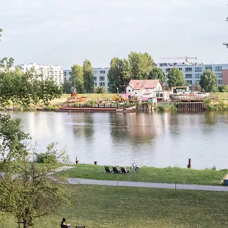 By The River דירה
