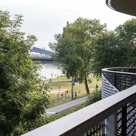 アパート By The River *